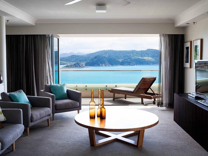 18+ Reef View Resort Hamilton Island PNG